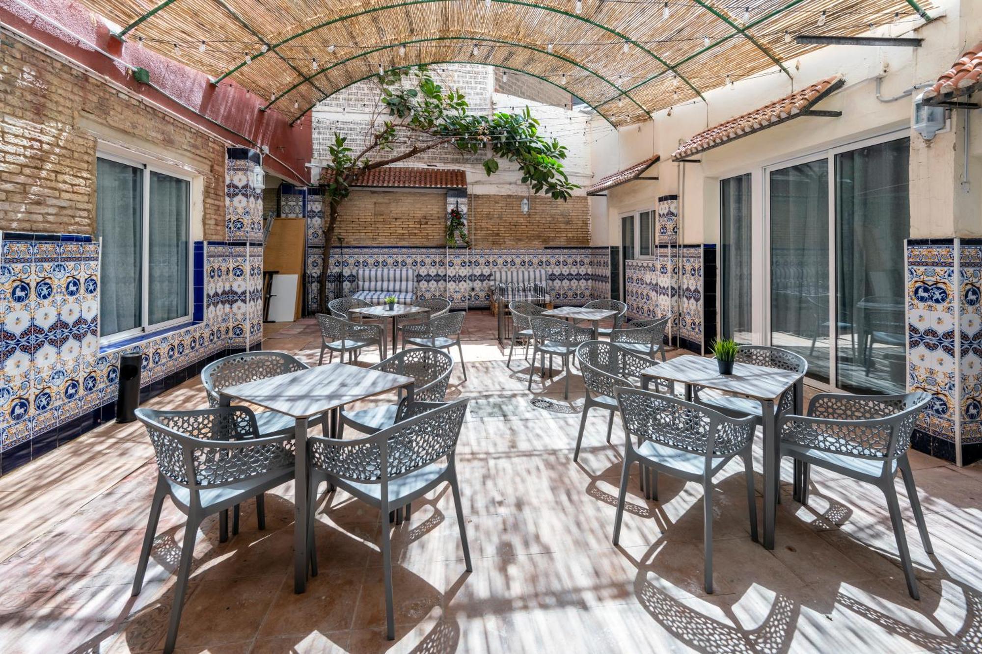 Som Hostel By The Venue Valencia Exterior foto